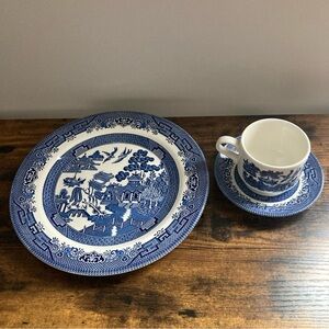 NIew Vintage 3PC Place Setting Churchill England Blue Willow Plate Cup & Saucer